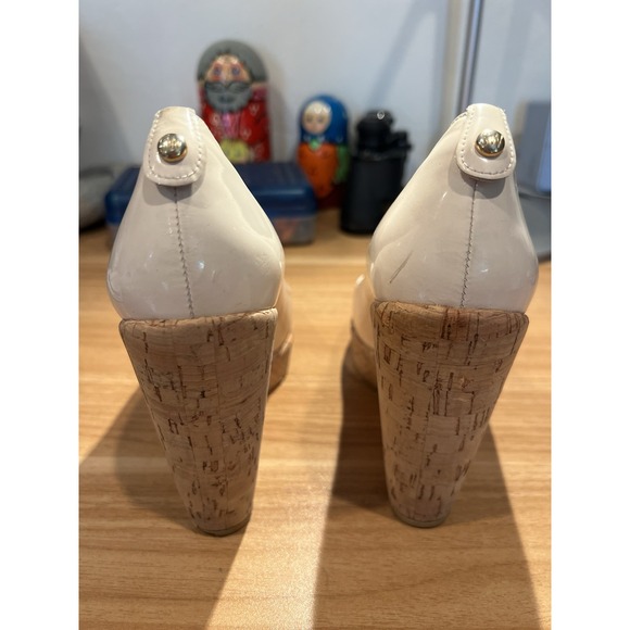 STUART WEITZMAN Corkswoon Ivory Patent Leather Cork Wedge Platform Pumps 7.5 - Picture 2 of 10